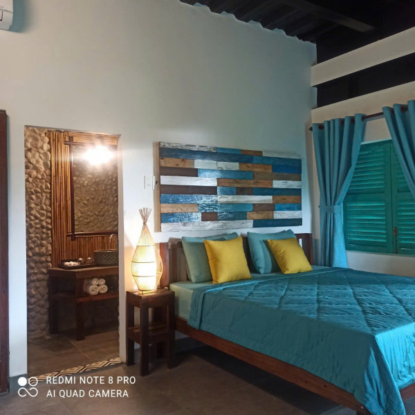 Phòng giường đôi nhìn ra vườn