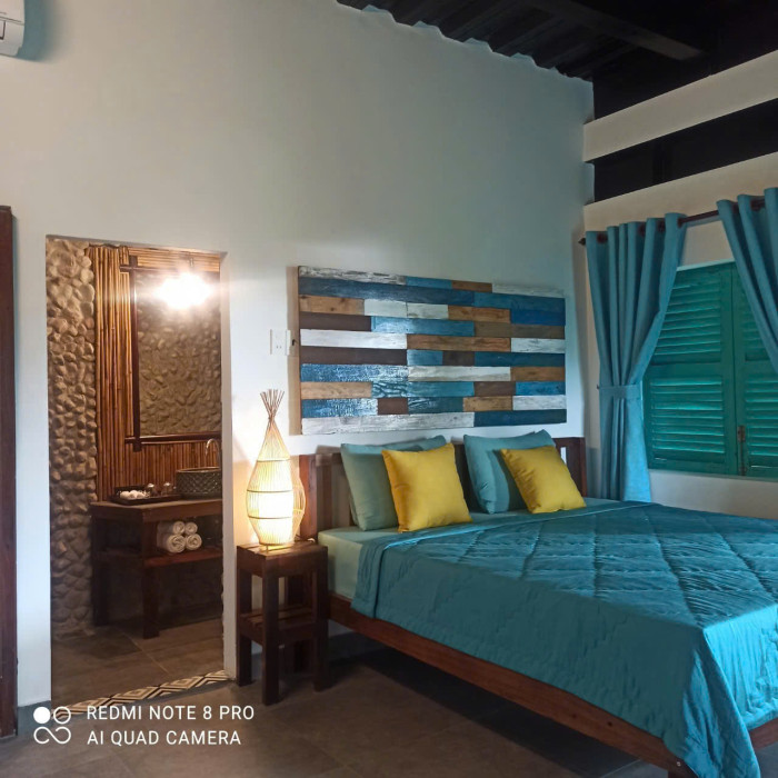 Phòng giường đôi nhìn ra vườn